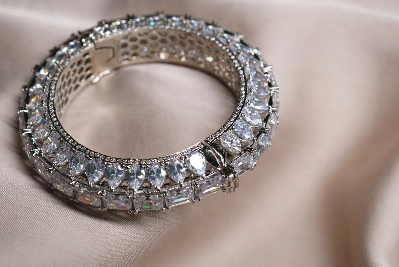 Ad  bangles (3-350) size(2’6)